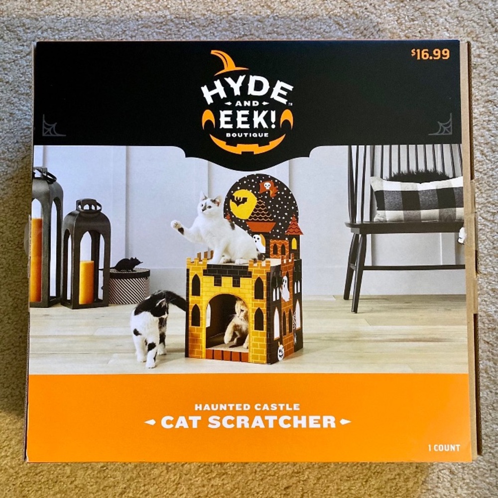 BNIB Target Hyde & Eek Halloween Cat House